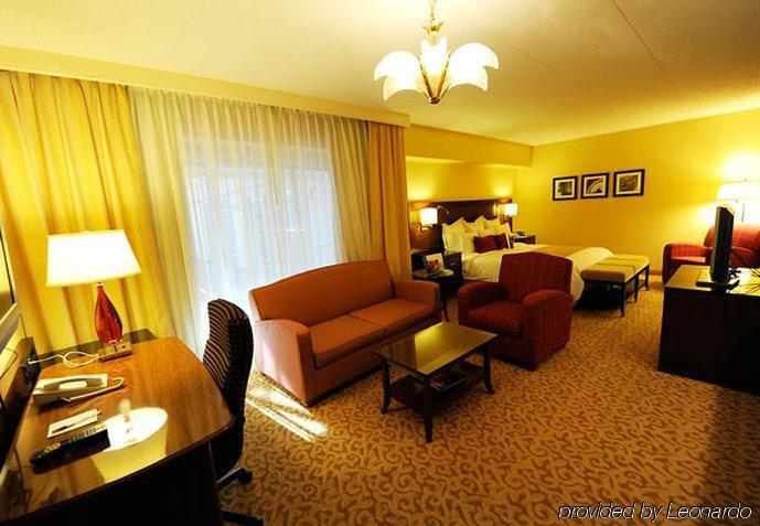 Marriott Melville Long Island Room photo